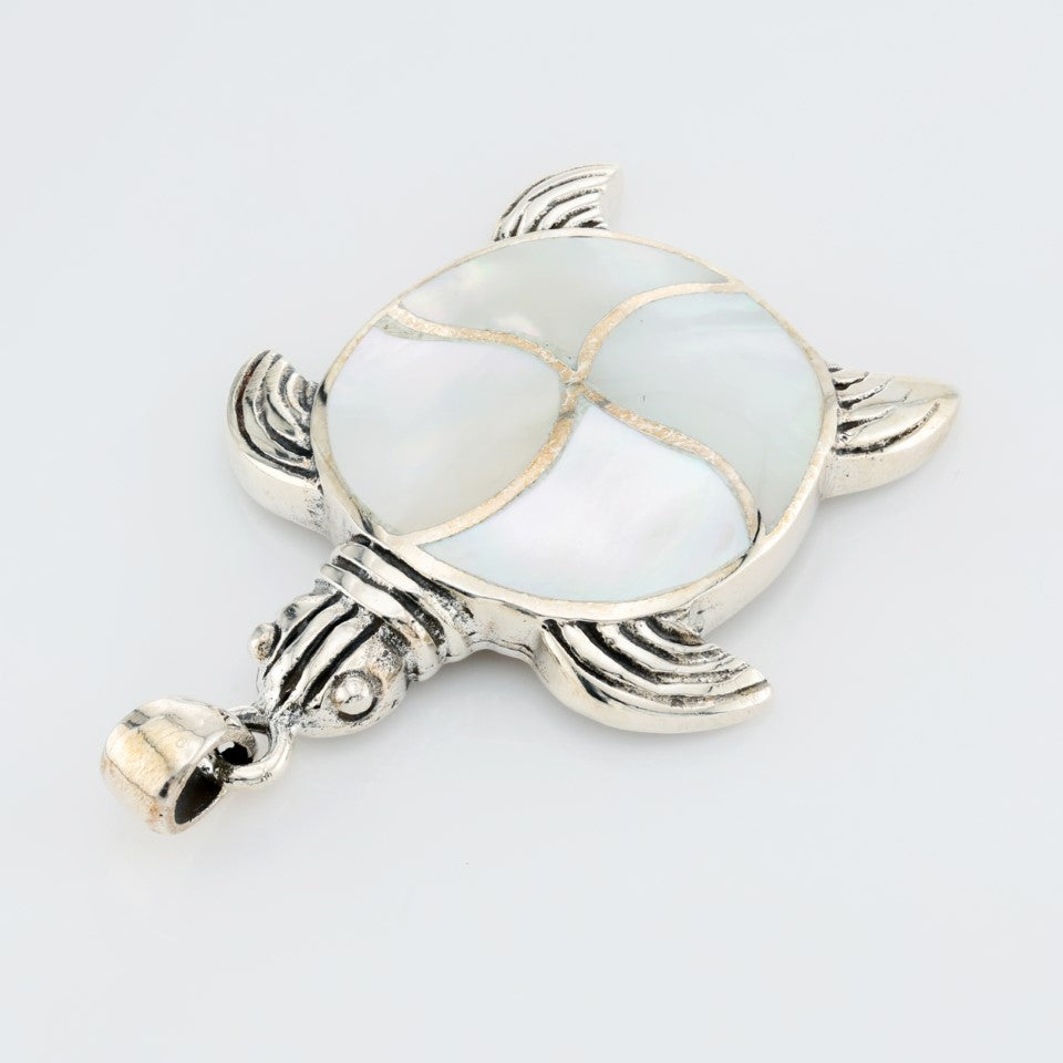Turtle with Mother of Pearl inlat in Sterling Silver .925